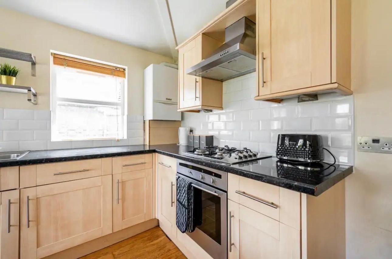 Lovely 3-Bed 20 Minutes To Central Лондон Экстерьер фото