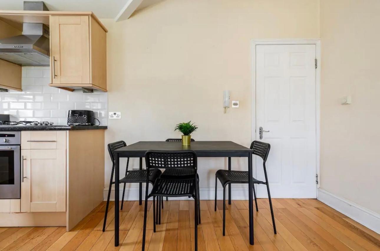 Lovely 3-Bed 20 Minutes To Central Лондон Экстерьер фото